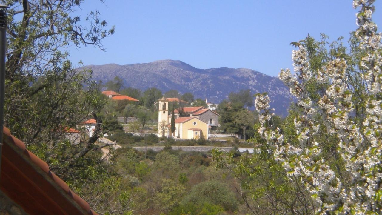 Stone House In A Quiet Landscape, Leonidion Villa Exteriör bild
