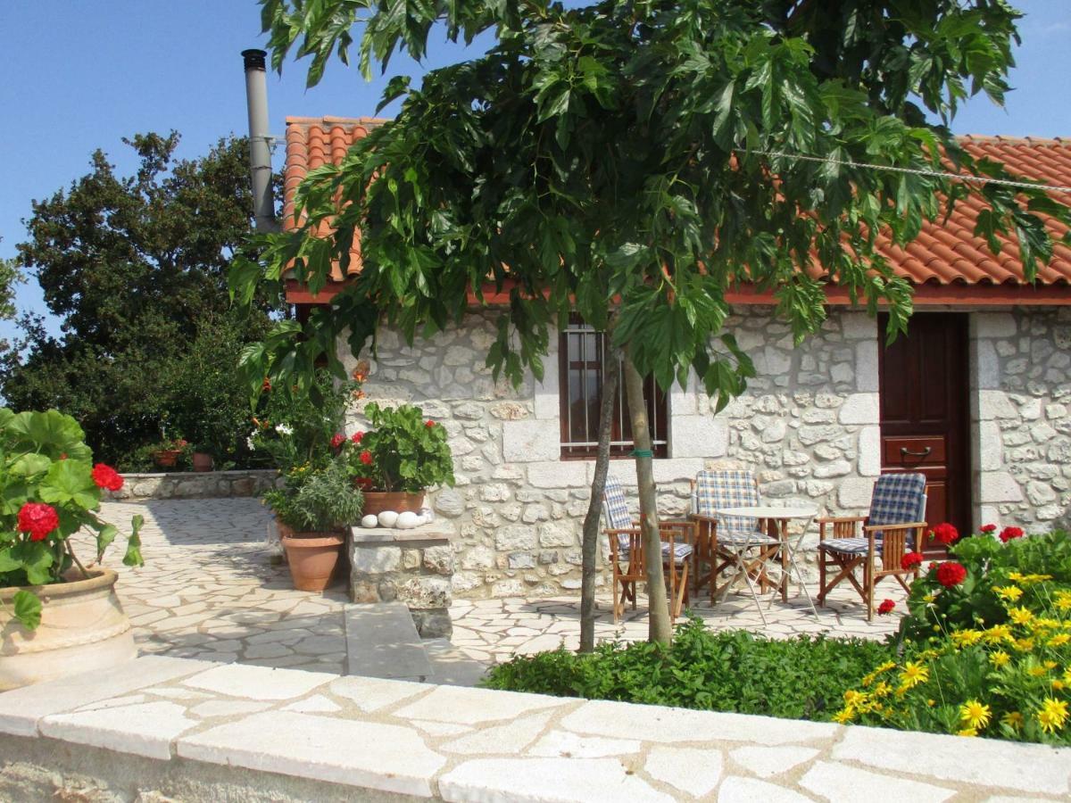 Stone House In A Quiet Landscape, Leonidion Villa Exteriör bild